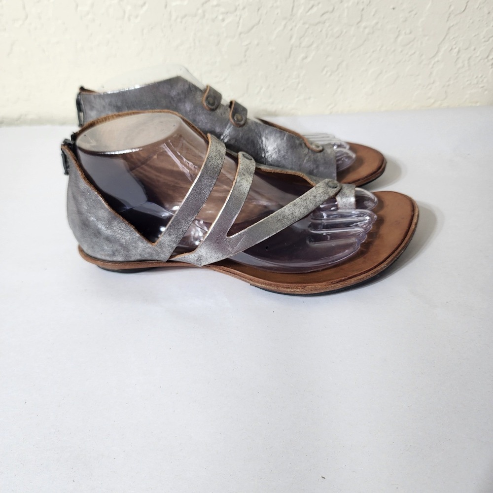 Cydwoq Vintage Metallic‎ Silver Leather Gladiator Sandals Back Zip Womens 37